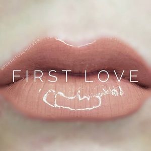 FIRST LOVE LIPSENSE